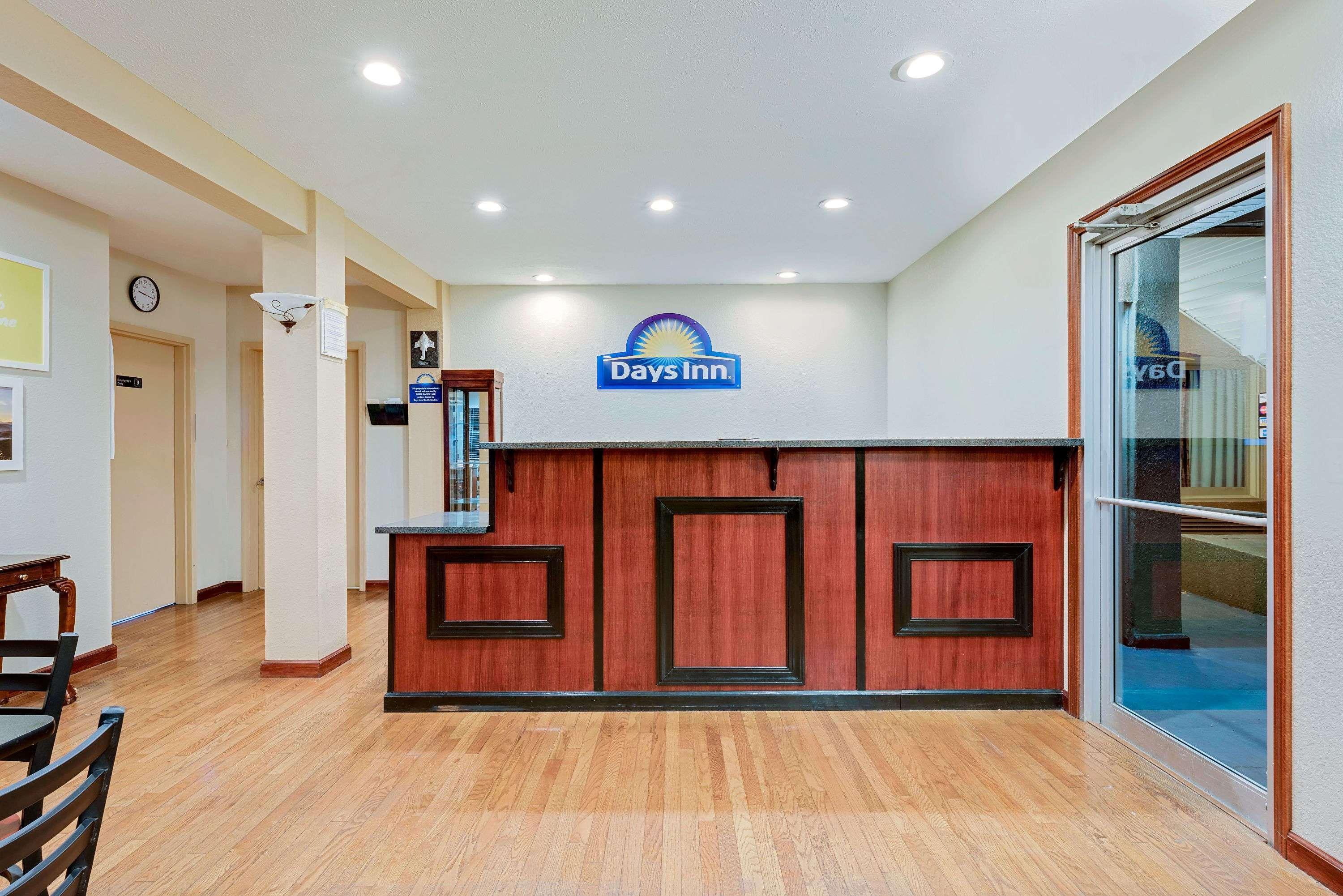 Days Inn By Wyndham Fairmont Exterior foto