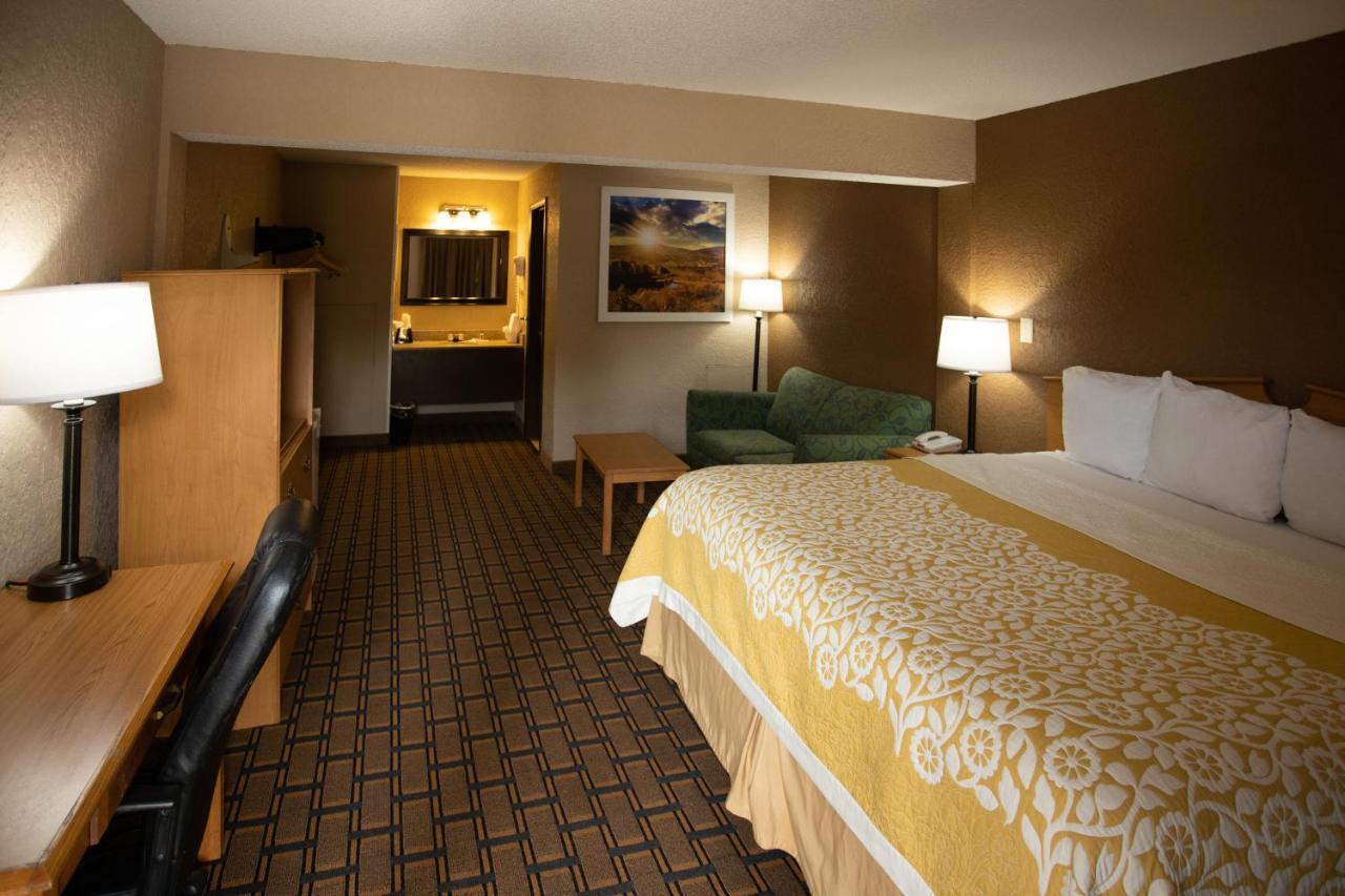 Days Inn By Wyndham Fairmont Exterior foto